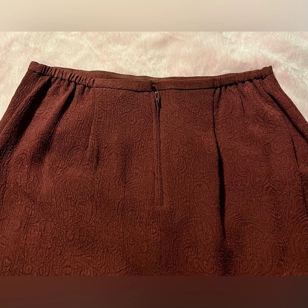EUC Elegant burgundy woman's suit Women’s size 10